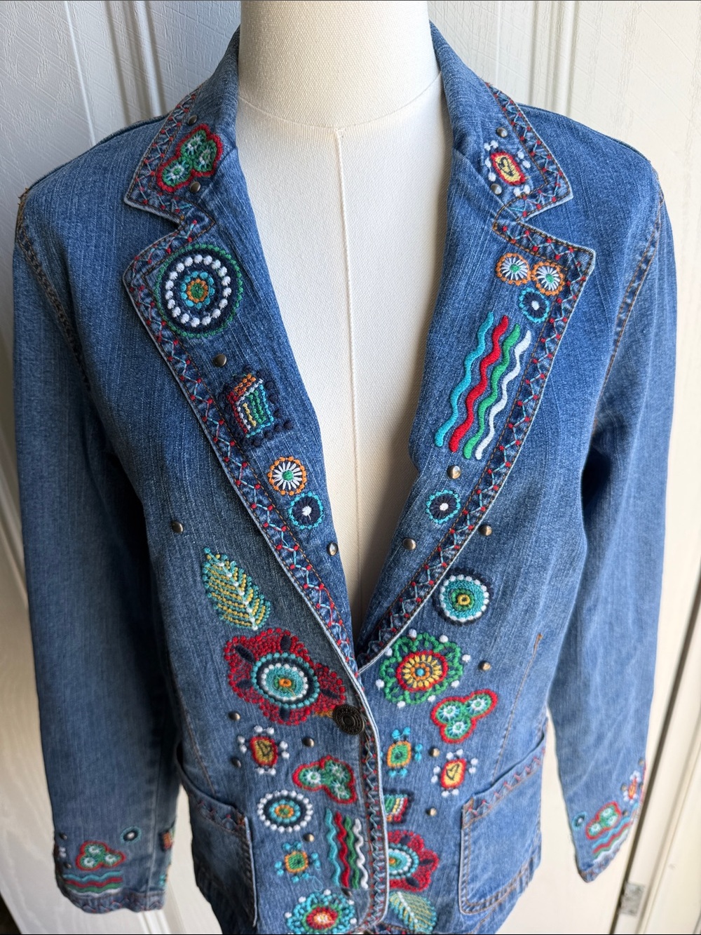 Ruby Rd. Colorful Festival Western Boho Size 8 Embroidered Denim Blazer - Picture 2 of 9
